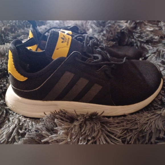 Adidas women's size 7.5 - Picture 1 of 5